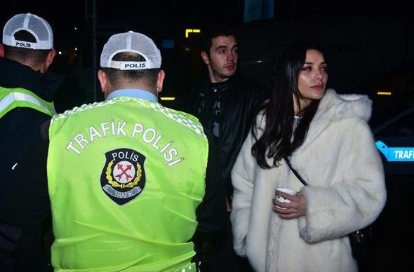 “Kara Sevda”nın aktrisası sevgilisi ilə qəzaya düşdü - FOTO